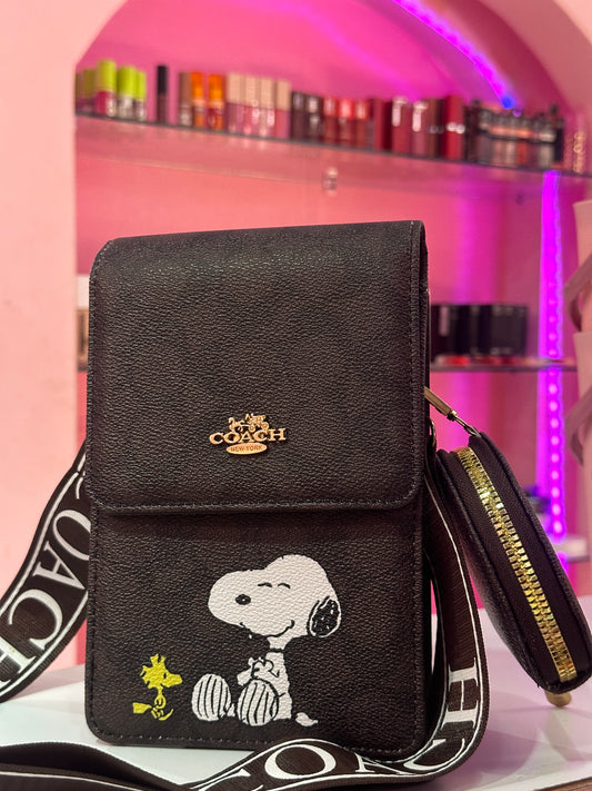 Mensajera Snoopy Dupe Coach